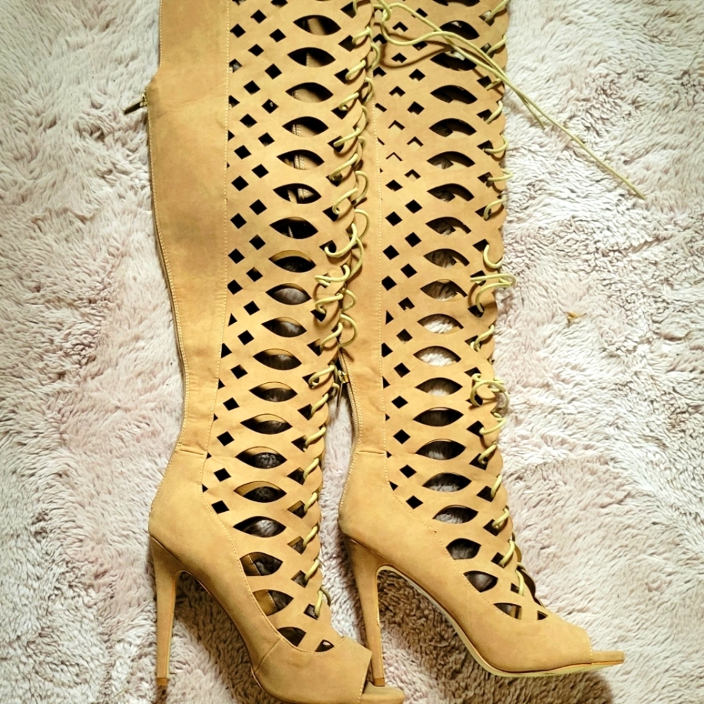 Thigh high cage boots, Creme tan, size 11, shoe dazzle. (No stains,rips,or tears